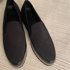 Donald Pliner new.   Never worn black shoe.
